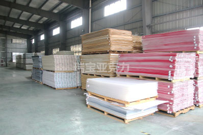 為什么亞克力板材平放會變彎