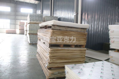 亞克力板材和纖維板哪個(gè)好